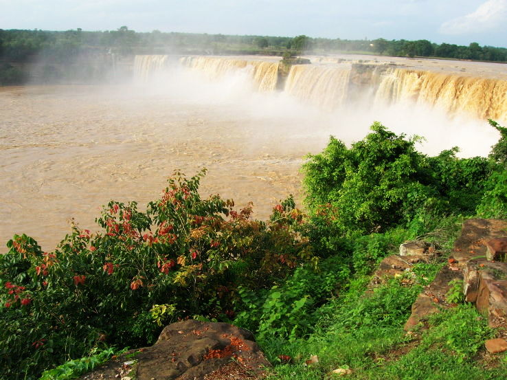 1. Chitrakoot Falls